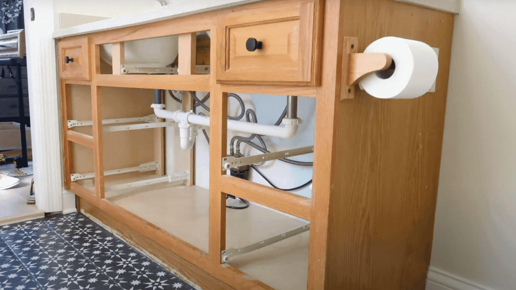 Step_1_Prep_the_Space_and_Remove_Cabinet_Hardware