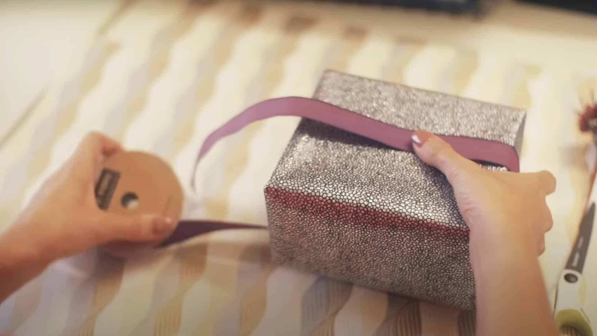 Step_1_Wrap_the_Ribbon_Around_the_Box