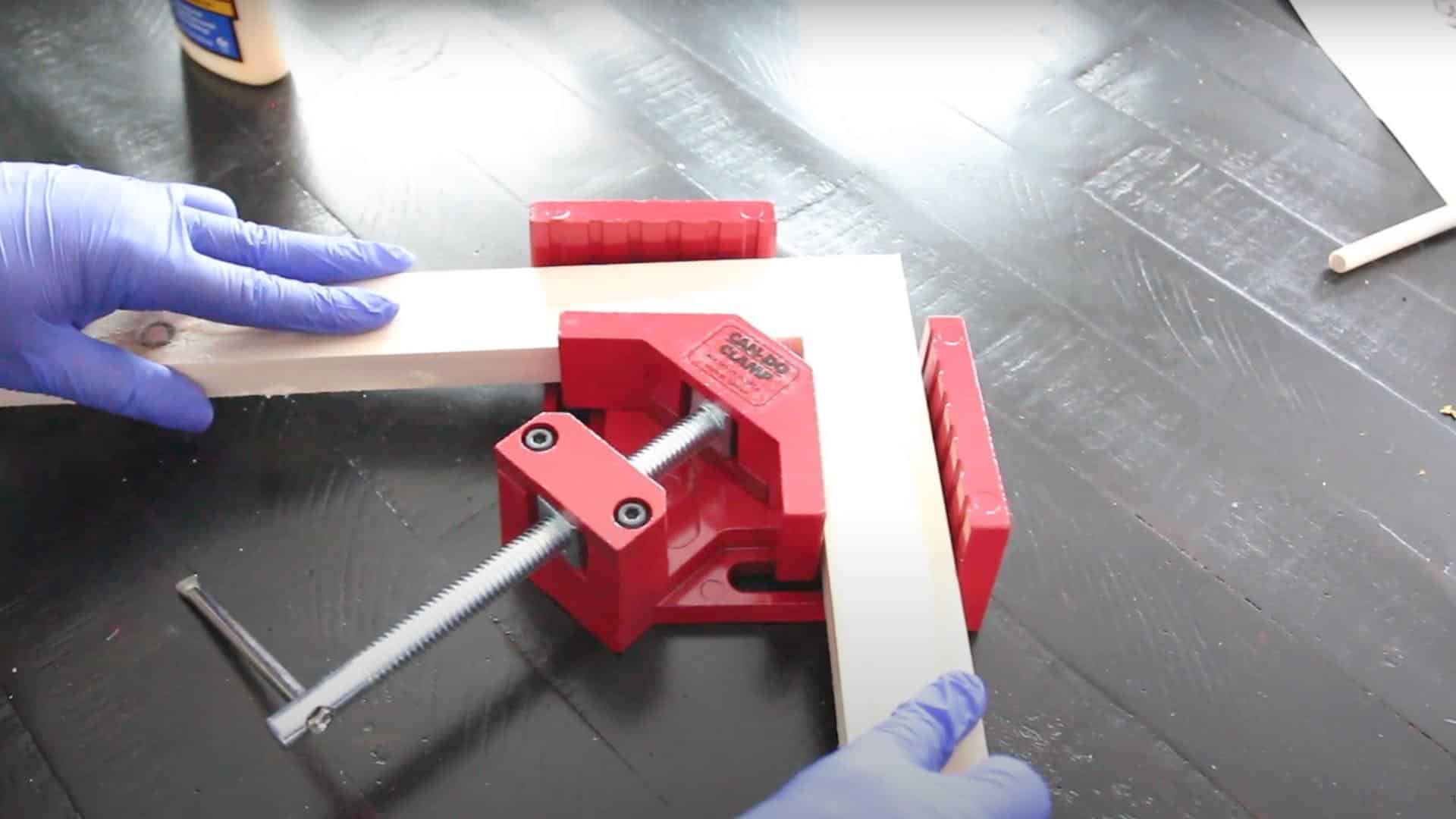 Step_2_Apply_Wood_Glue_and_Assemble_the_Frame