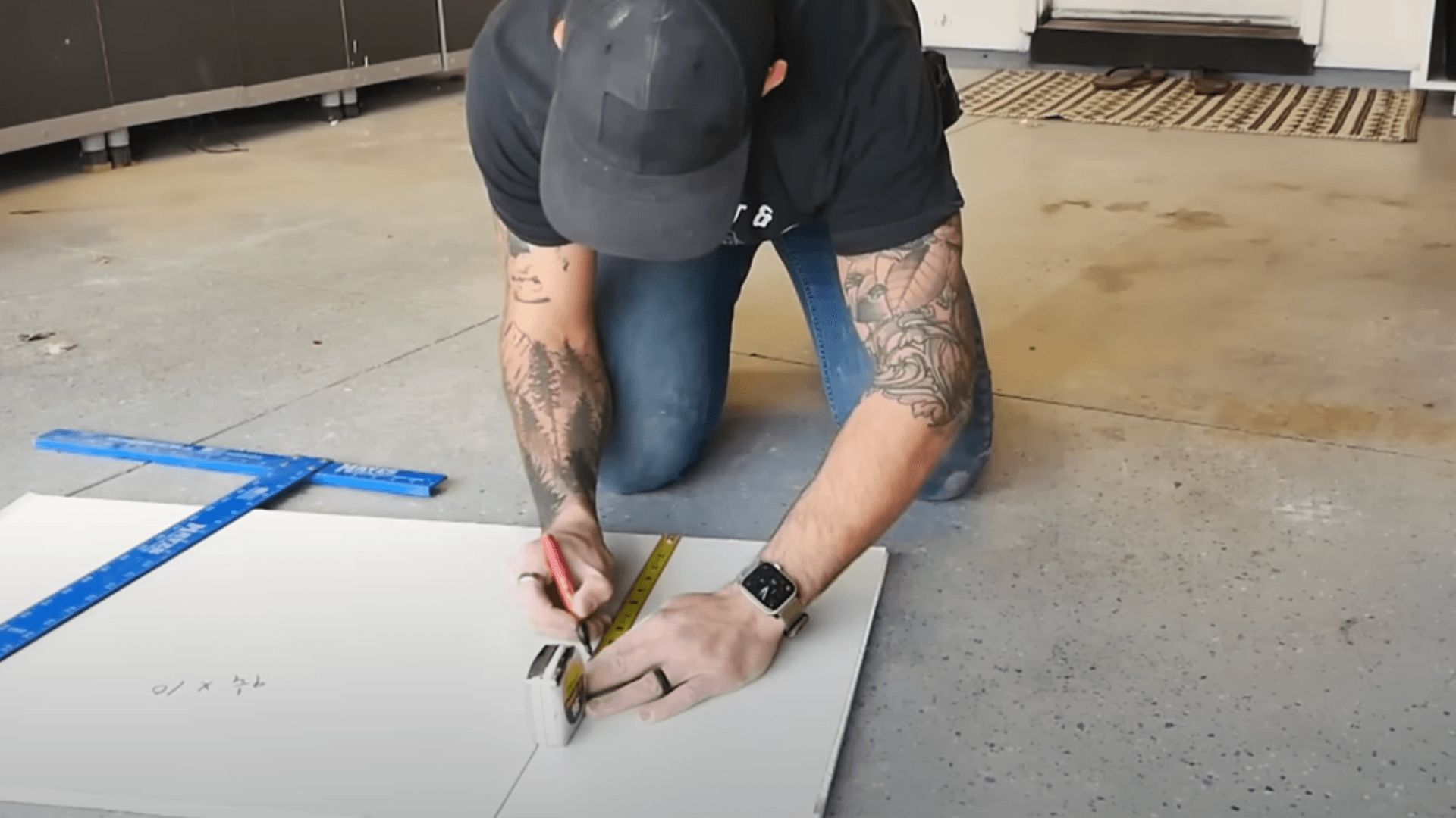 Step_2_Cut_and_Fit_the_Drywall_Patch