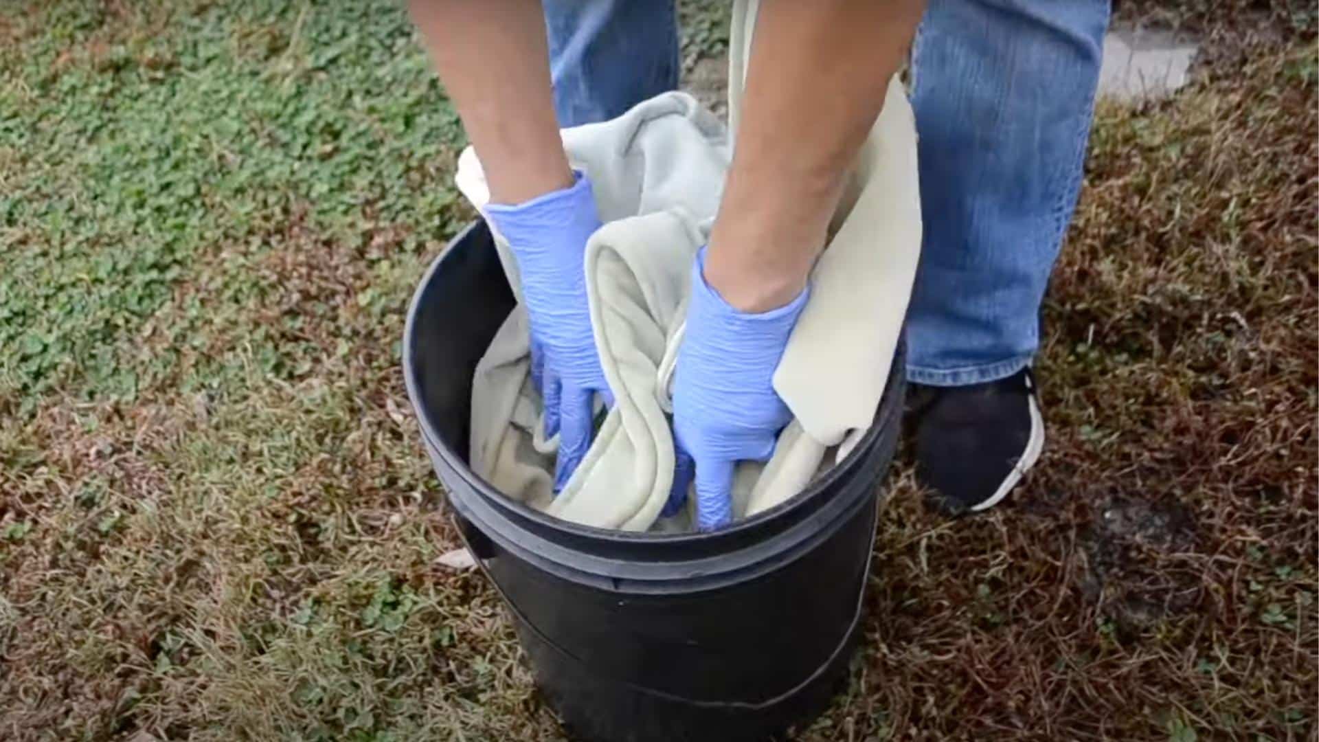 Step_3_Dye_the_Couch_Cushions