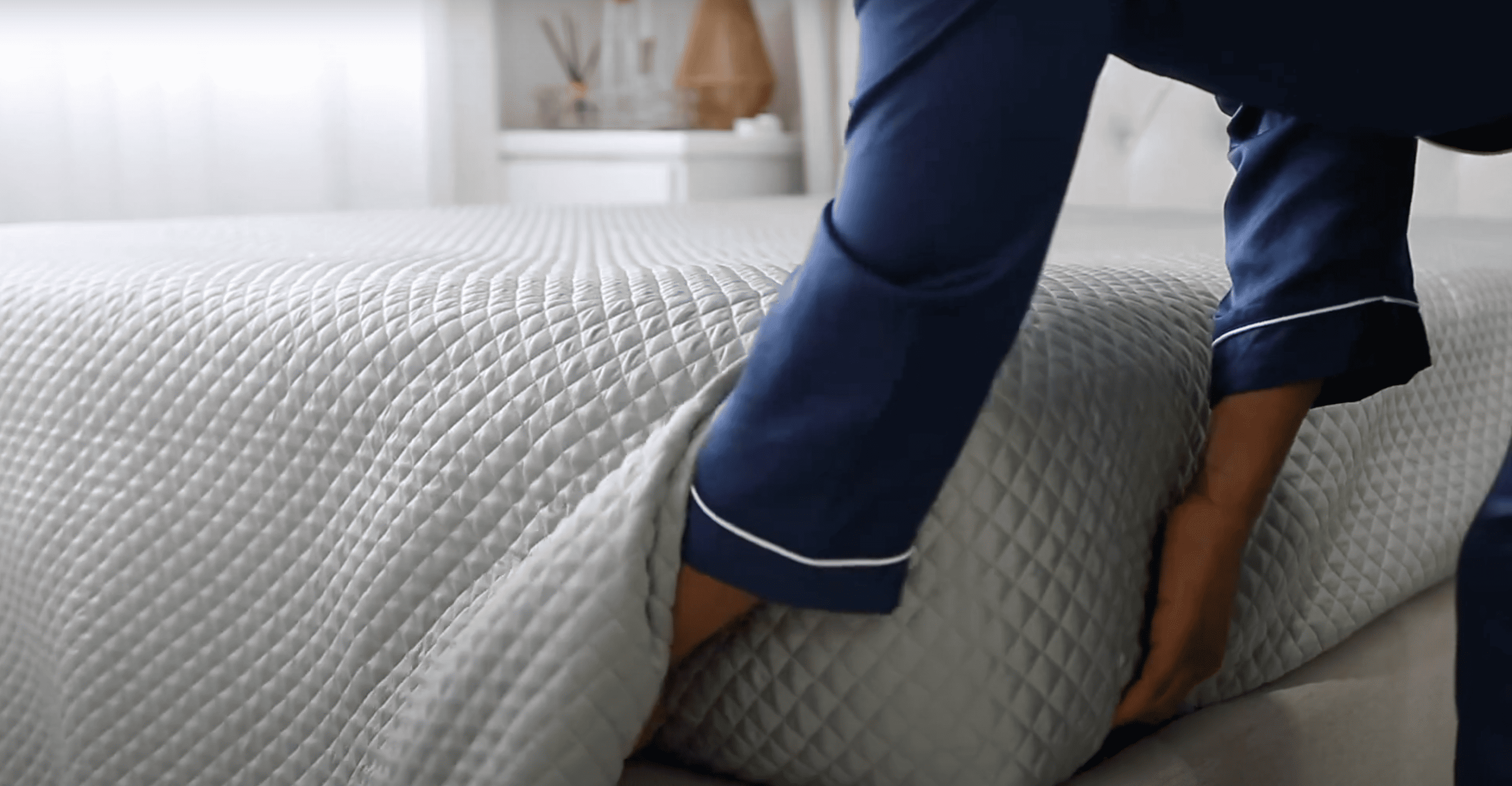 Step_3_Tuck_the_Corners_for_a_Neat_Polished_Look