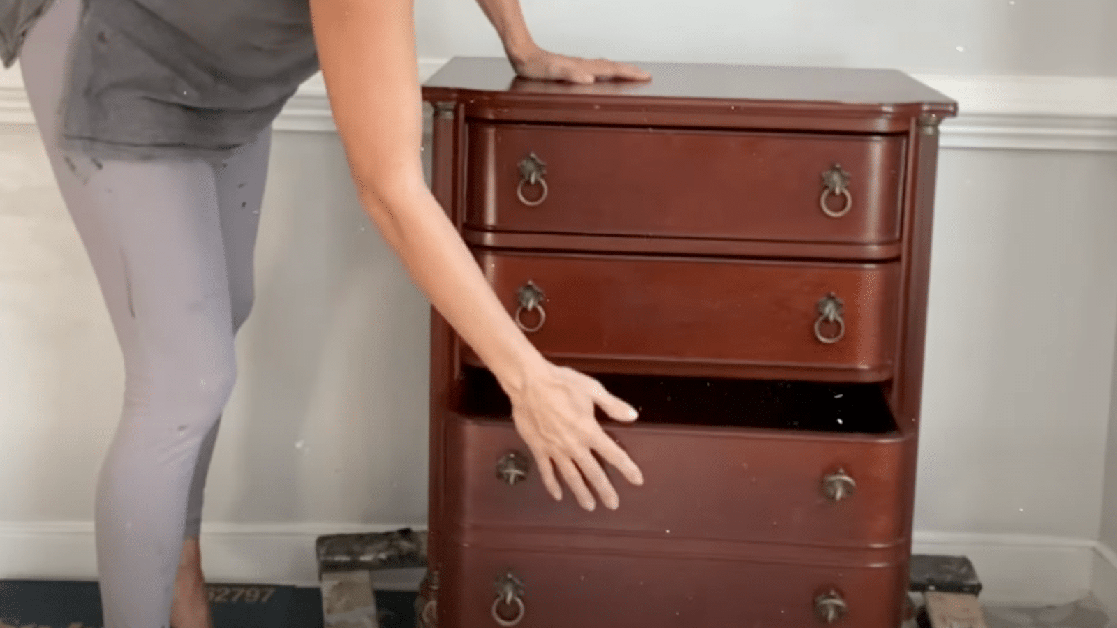 STEP_1_Prepare_and_Clean_the_Dresser